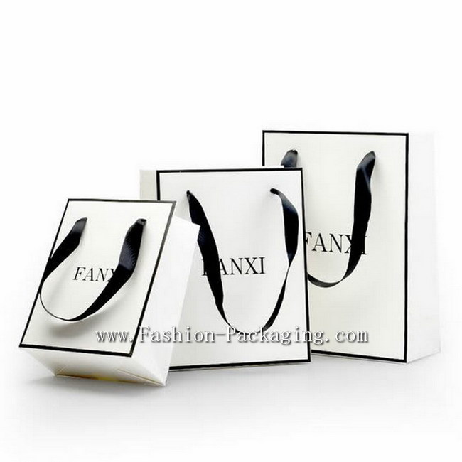 Classic Black/white paper bag with printed custom logo