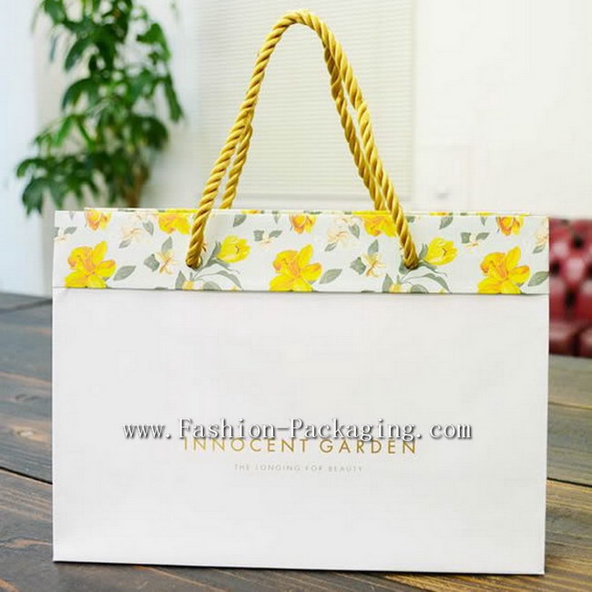 Luxury Top Brand Paper Bag with golden rope