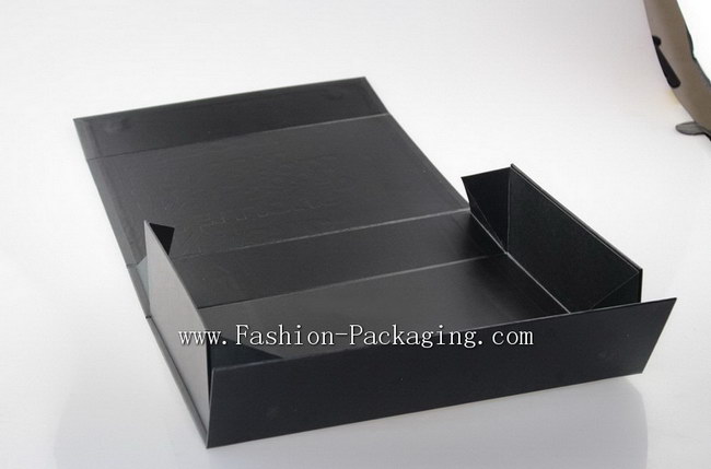 Elegant and Fashionable Black Folded Gift Box