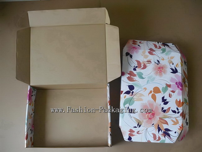 Colorful Apparel Boxes for delivery