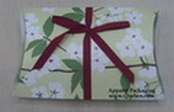 Pillow Box PX000038<br>1 Item:Pillow Box with ribbon<br>
<br>
This is paper Box.<br>
paper Box Feautres:<br>
1 Materials: 250gsm -400gsm kraft paper card / White paper card/cardboard,Art paper card/cardboard,Sepcial paper card,etc.according to customers' need<br>
2 Color: CMYK & Pantone color as y...