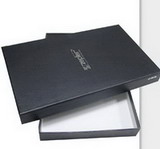 Apparel Box PX000197<br>Item:<strong>Classic Lamination Black Apparel Box with Logo</strong><br>
<br>
OEM/ODM orders are welcome.Any further assistance, please feel free to contact us....